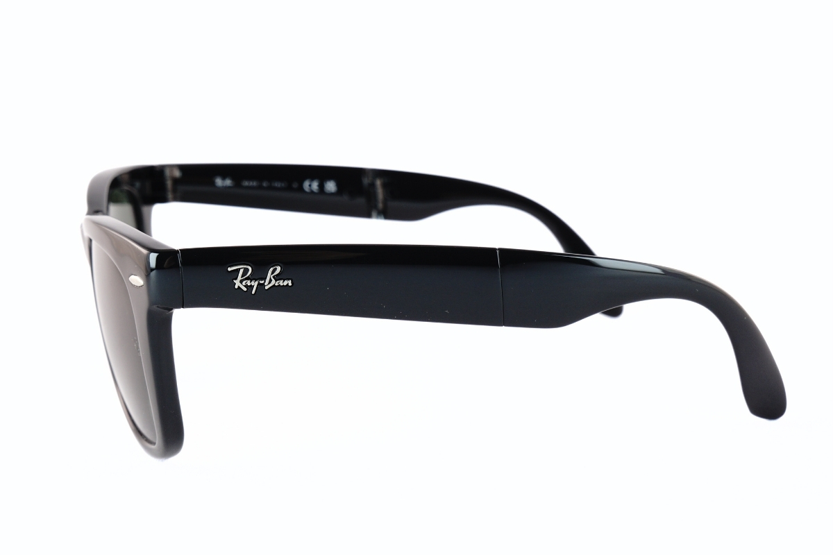 Ray-Banの折りたたみサングラス「WAYFARER FOLDING（RB4105）」のテンプル