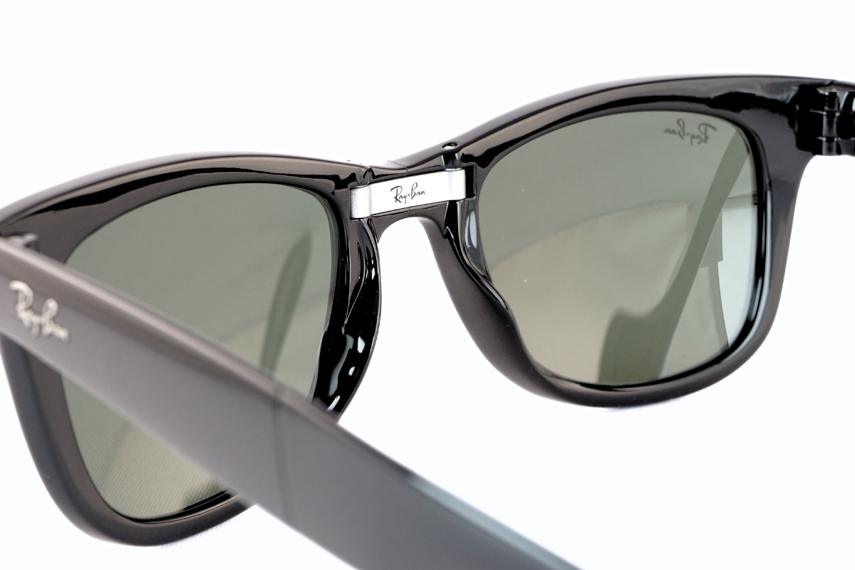 Ray-Banの折りたたみサングラス「WAYFARER FOLDING（RB4105）」の鼻パッド
