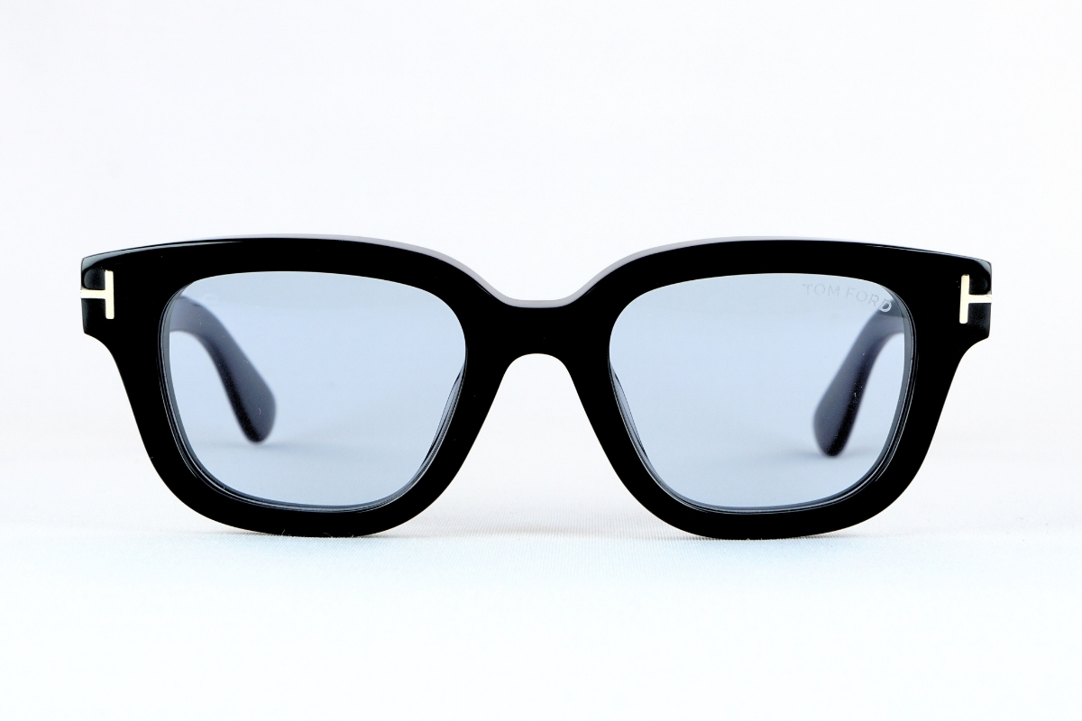 TOM FORDのサングラス「TF1274-D」のフロント