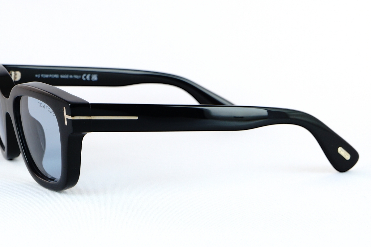 TOM FORDのサングラス「TF1274-D」のテンプル