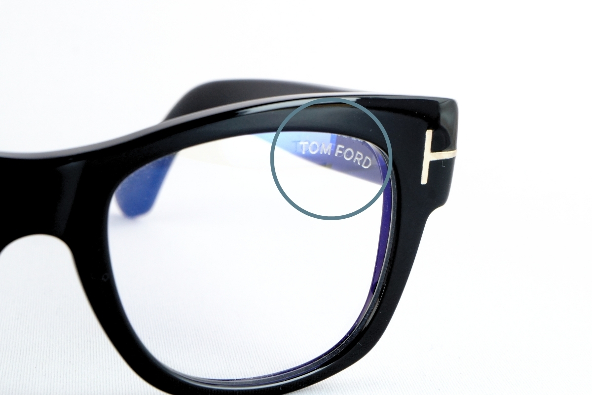 トムフォードのメガネフレーム「TF5040-B」のレンズ