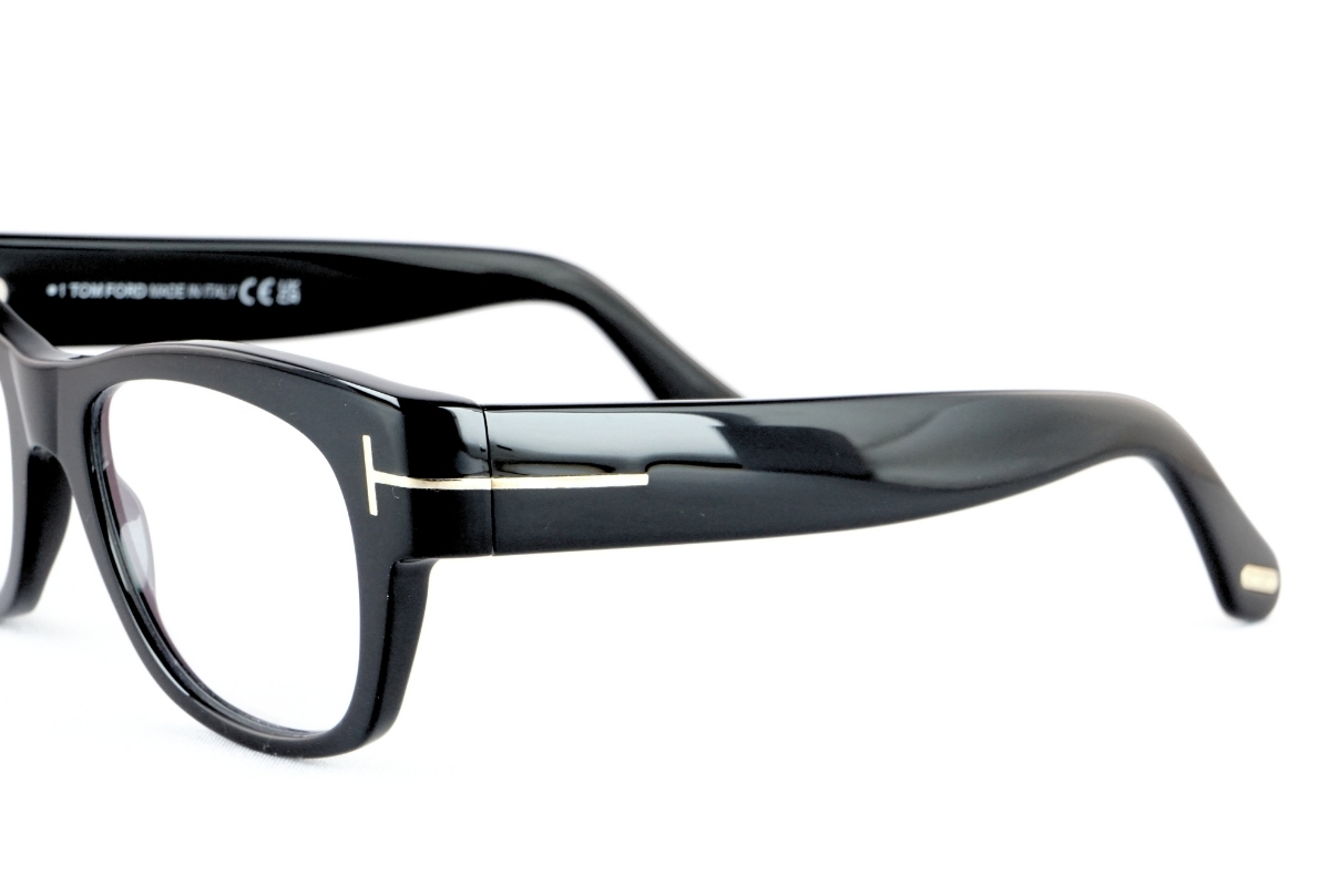 トムフォードのメガネフレーム「TF5040-B」のテンプル