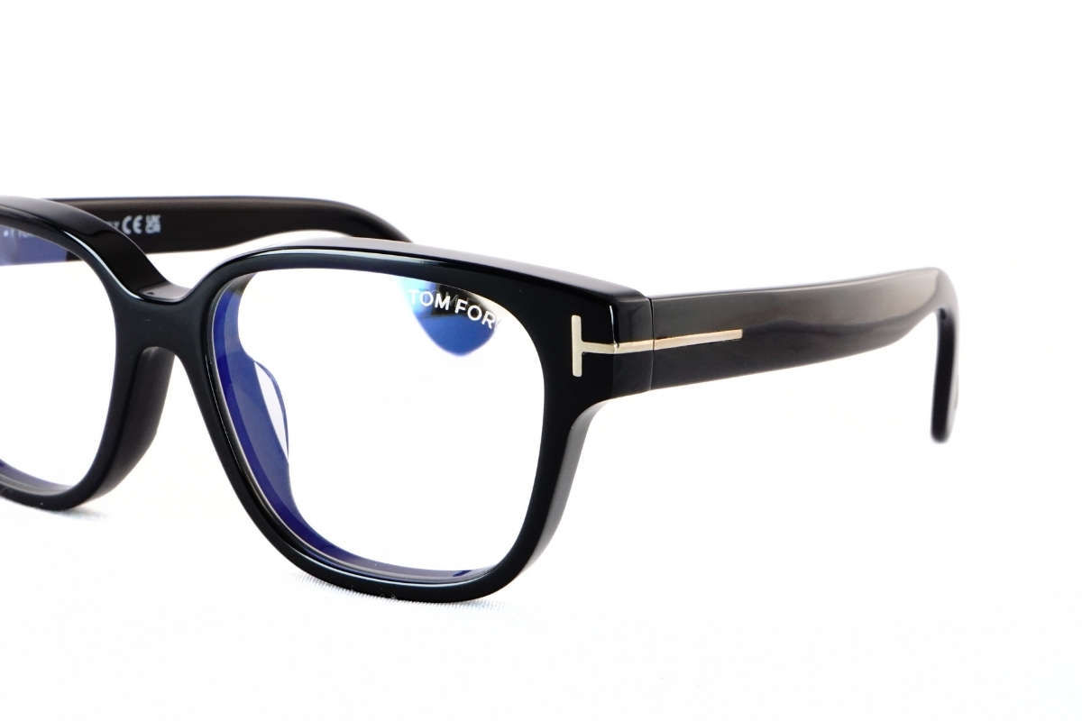 トムフォードのメガネ「TF6071-D-B」のテンプル