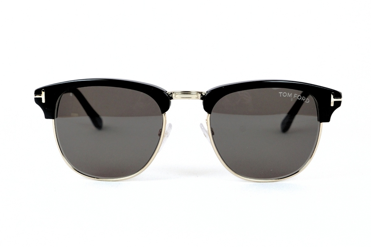 TOM FORDのサングラス「Henry」のフロント