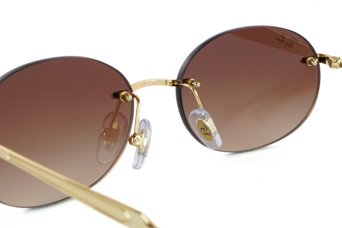 レイバンのリムレスサングラス「RB3767」の鼻パッド