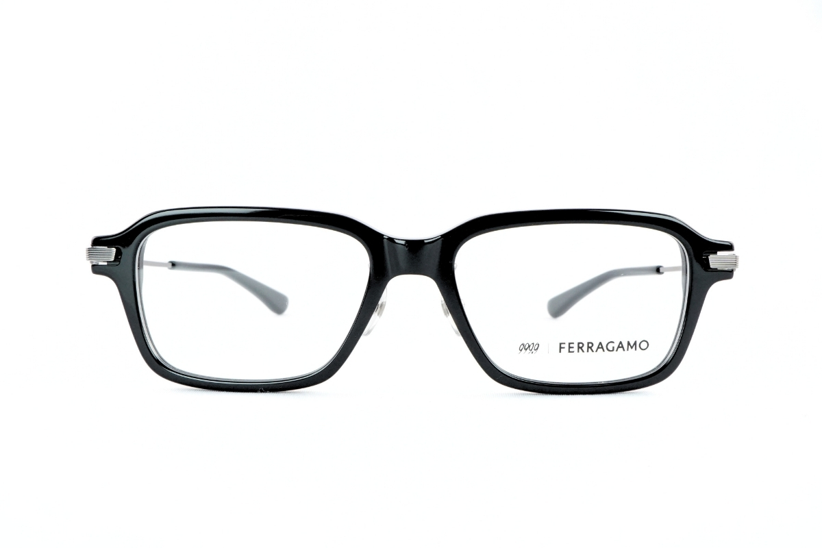 999.9×Salvatore Ferragamoのスクエアメガネ「SF9021」のフロント