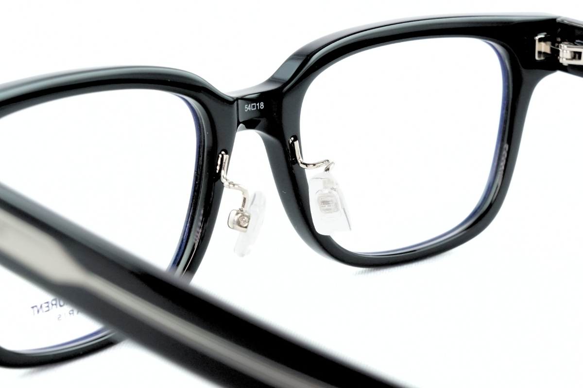 SAINT LAURENTのメガネ「SL723J」の鼻パッド