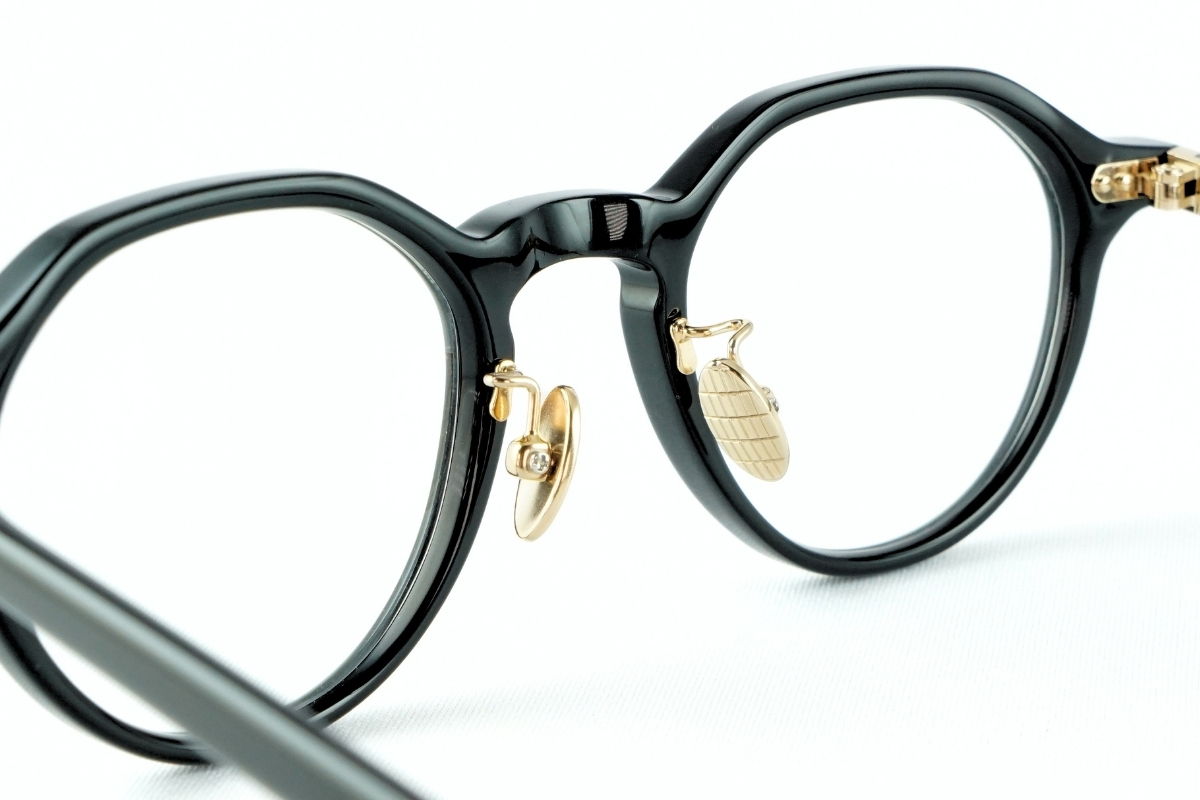 Mr.Gentleman EYEWEARのクラウンパントメガネ「CARROLL」の鼻パッド