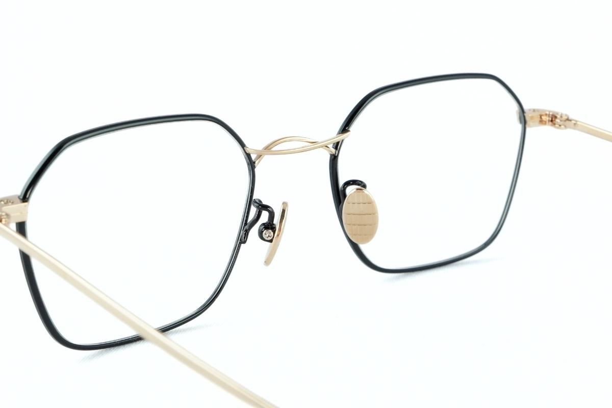 Mr.Gentleman EYEWEARのメガネ「JUSTIN」の鼻パッド