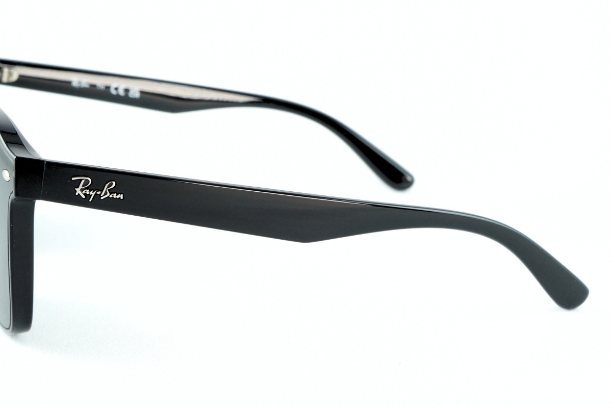 オーバーサイズがかっこよくキマるRay-Banのサングラス「RB4392D」をご