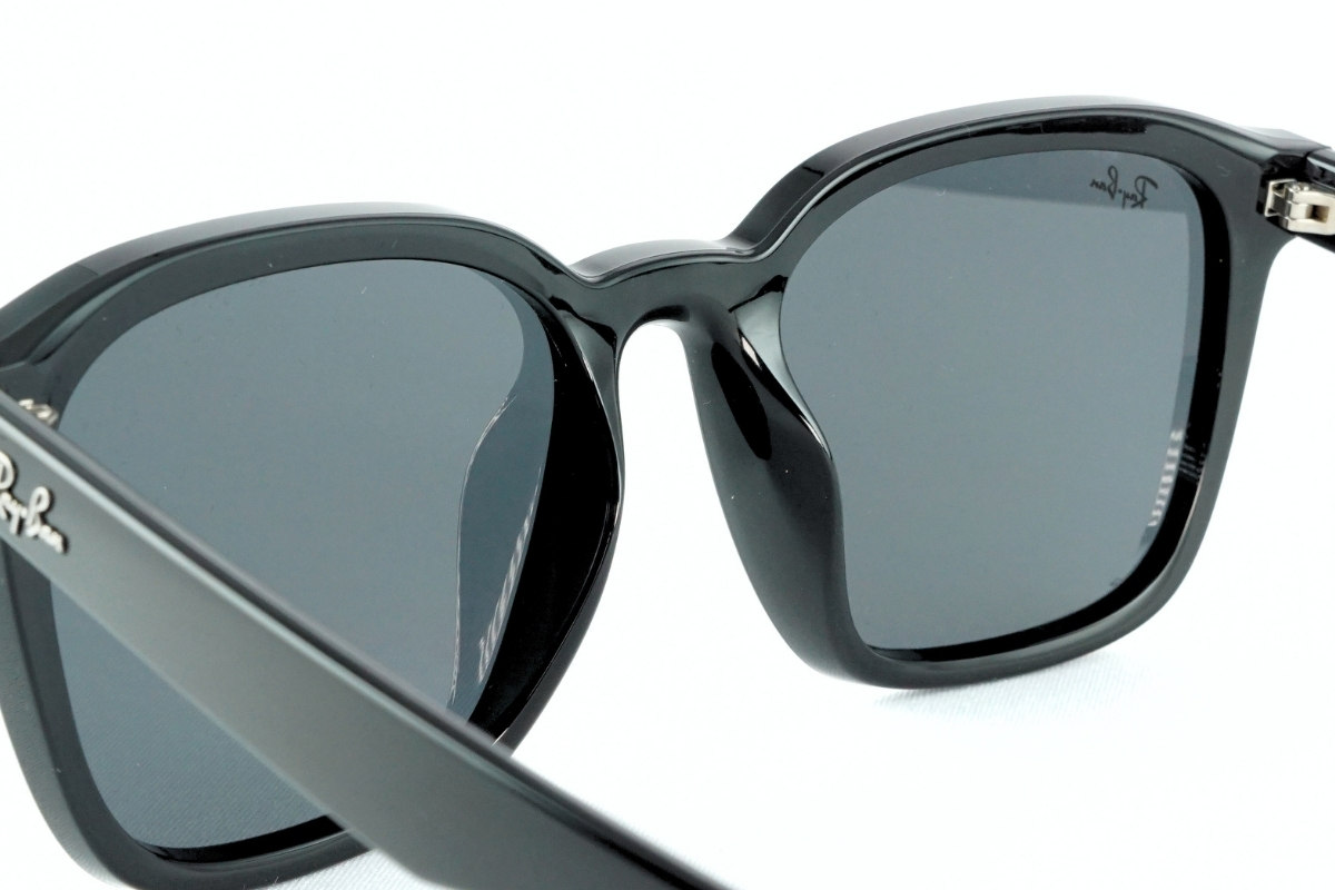 オーバーサイズがかっこよくキマるRay-Banのサングラス「RB4392D」をご