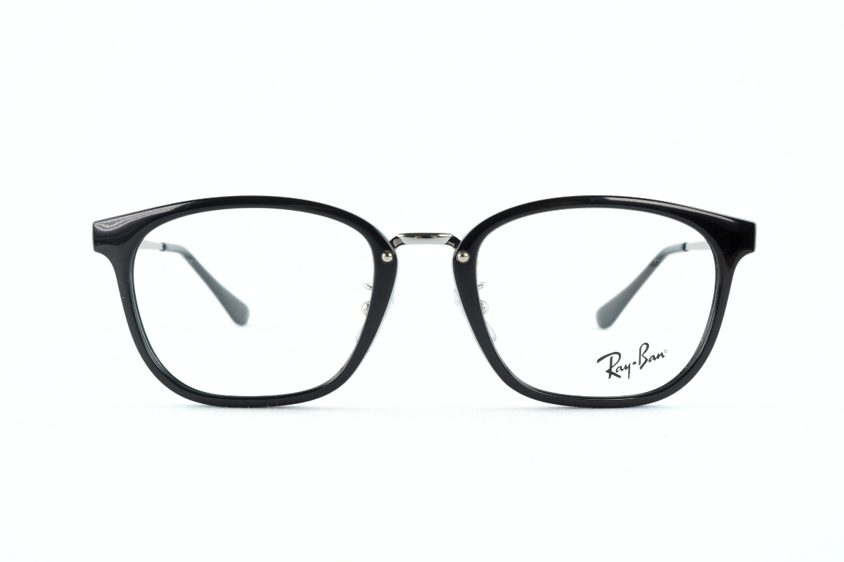 Ray-Banのウェリントンメガネ「RX7247D」のフロント