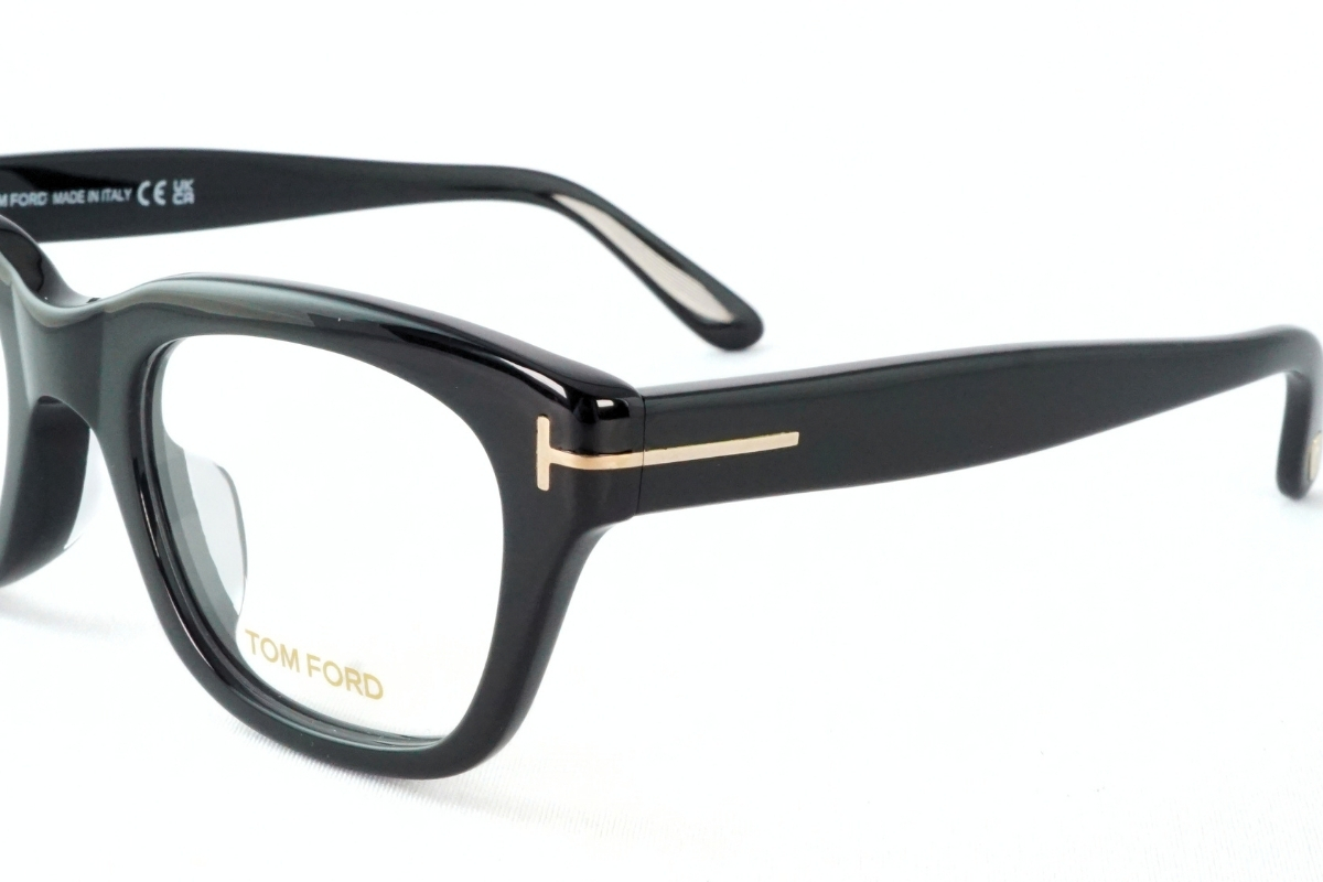 TOM FORD「TF5178-F」のTマーク